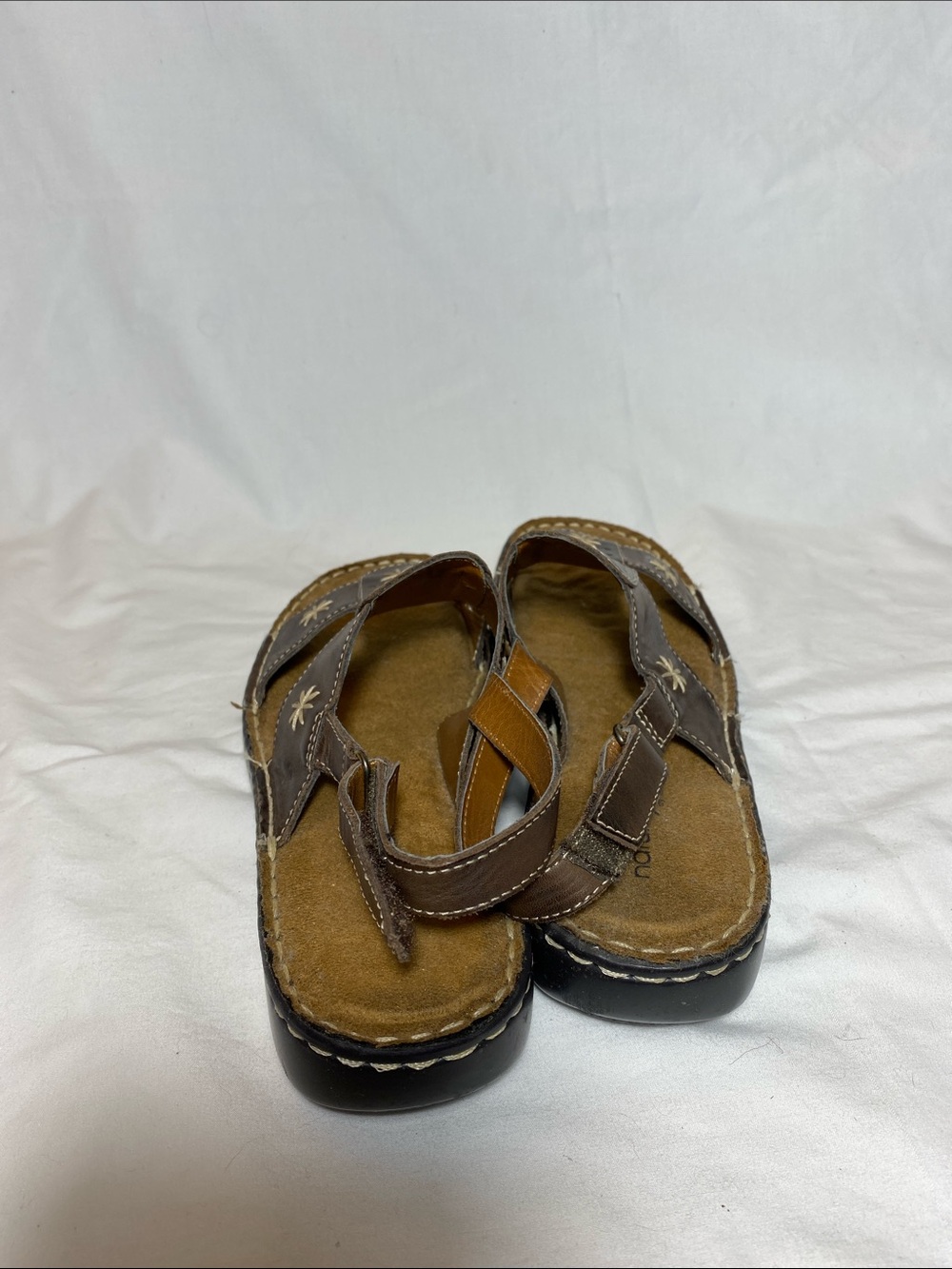 NaturalSoul by Naturalizer Brown Star-Accent Leather Sandals Women-8M - Picture 4 of 9